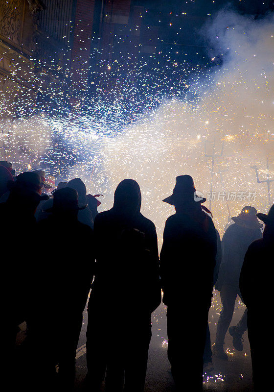 加泰罗尼亚Correfoc -街道上的传统烟花节